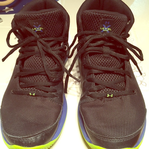 Boys/ Men’s Under Armour basketball shoes - Picture 1 of 7